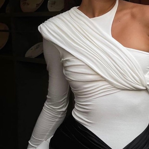 One Sleeve Twist Bodysuit - Picture 3 of 7